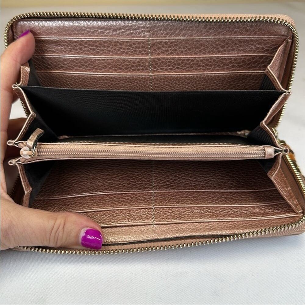 Gucci GG long zip wallet w/ pink metallic leather trim and interior - Picture 3 of 9